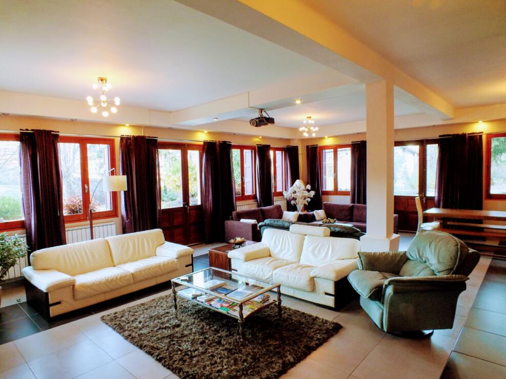 Exceptional 14 Bedroom Property with Rental Income & Panoramic Mountain Views – Pyrénées-Orientales, France