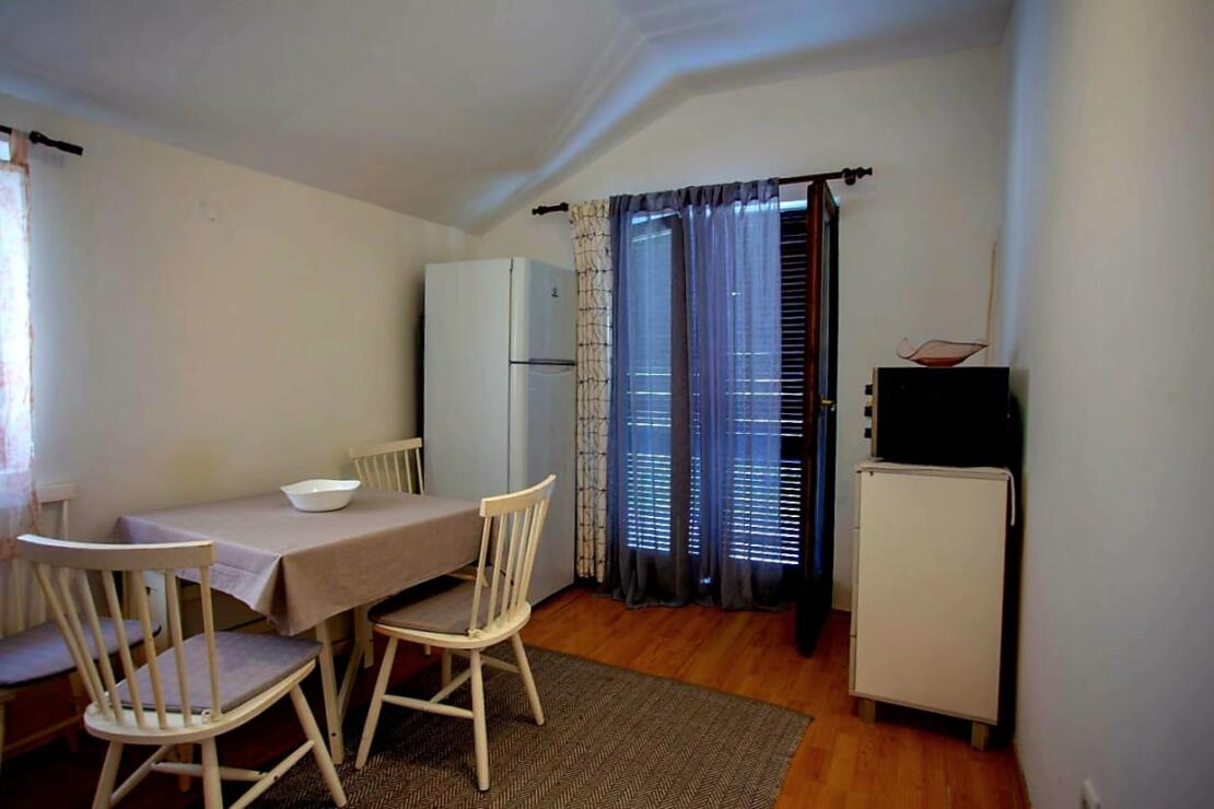 Authentic Montenegro: Charming Apartment with Sea Views in Bečići