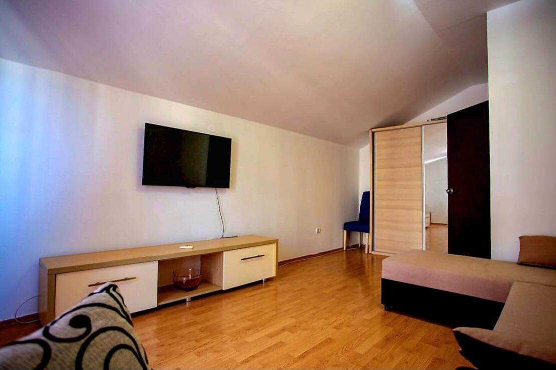 Authentic Montenegro: Charming Apartment with Sea Views in Bečići