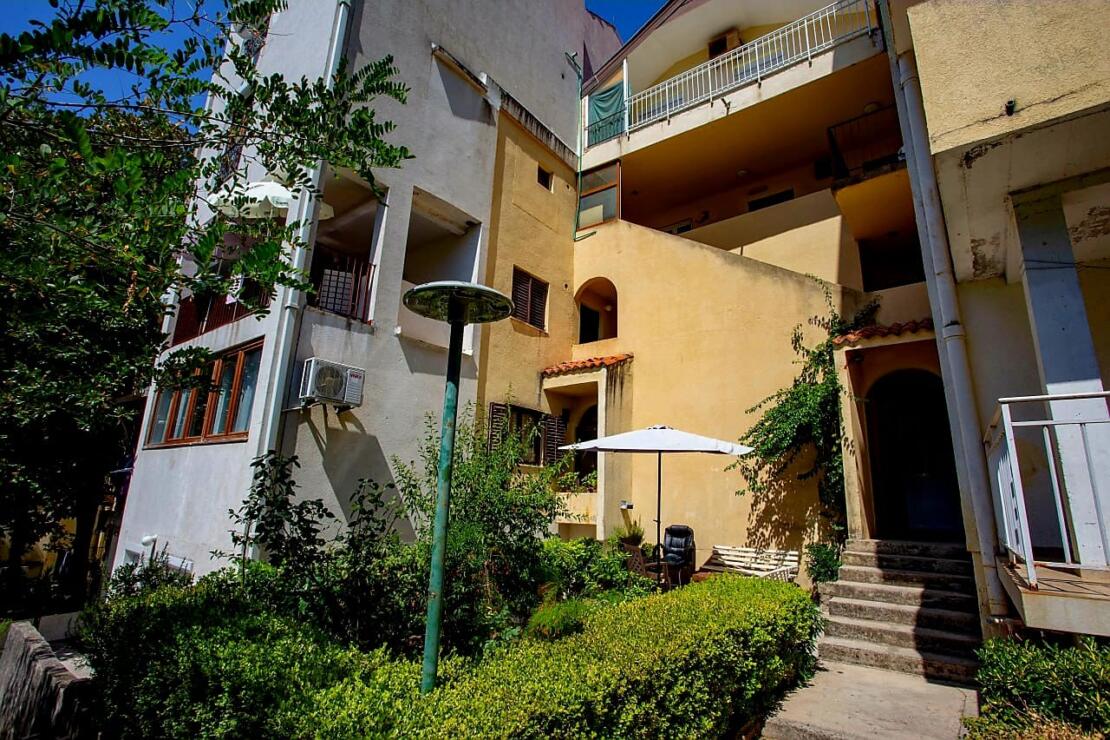 Authentic Montenegro: Charming Apartment with Sea Views in Bečići