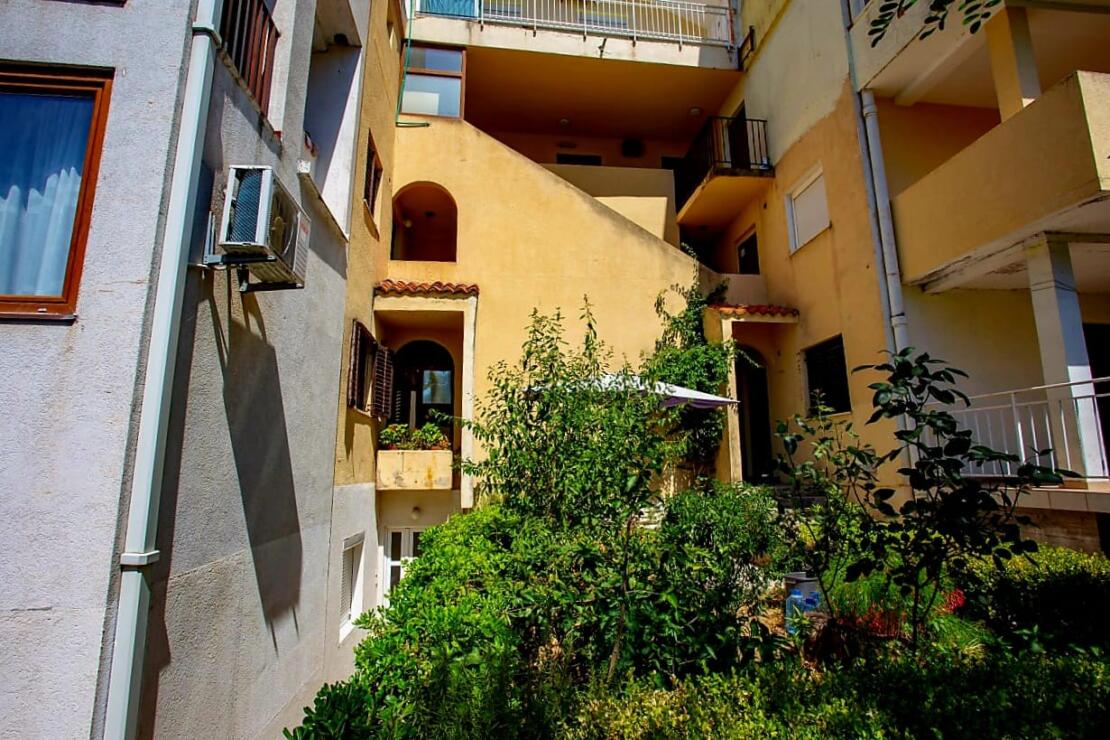 Authentic Montenegro: Charming Apartment with Sea Views in Bečići