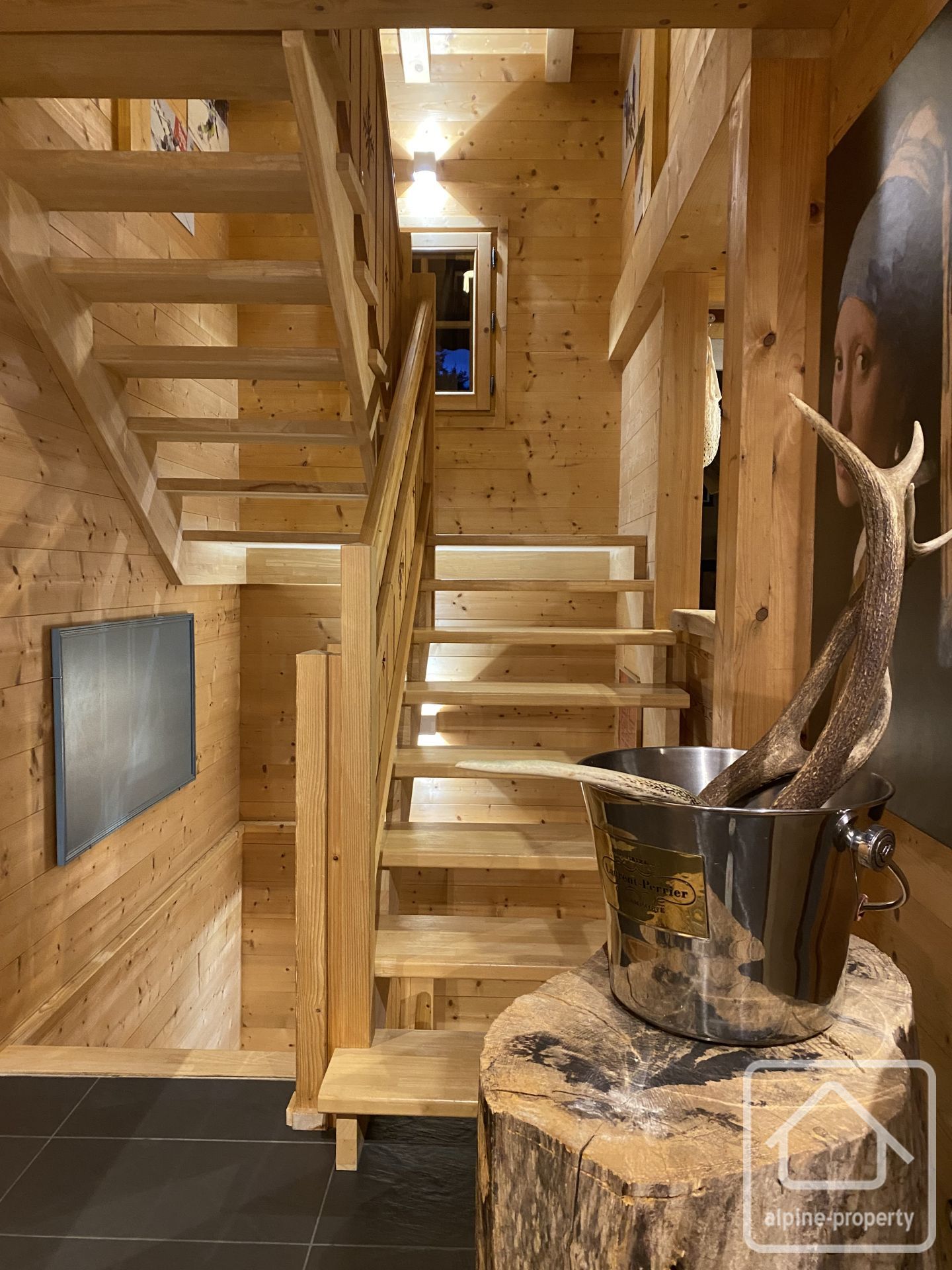 A Large, Luxury, Modern Chalet With Stunning Views, Midway Between Lake And Mountain! – LARRINGES