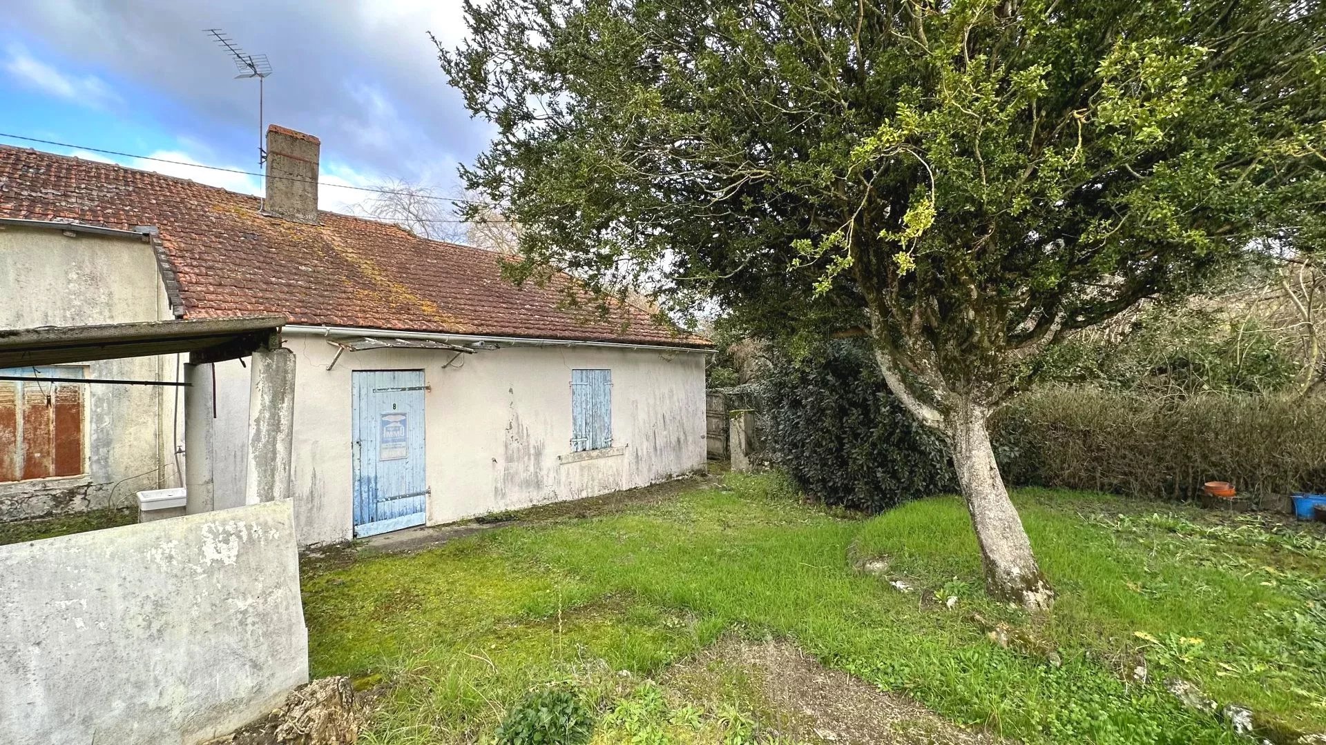 Renovation project in a quiet hamlet, Poitou-Charentes – France – BVI68293