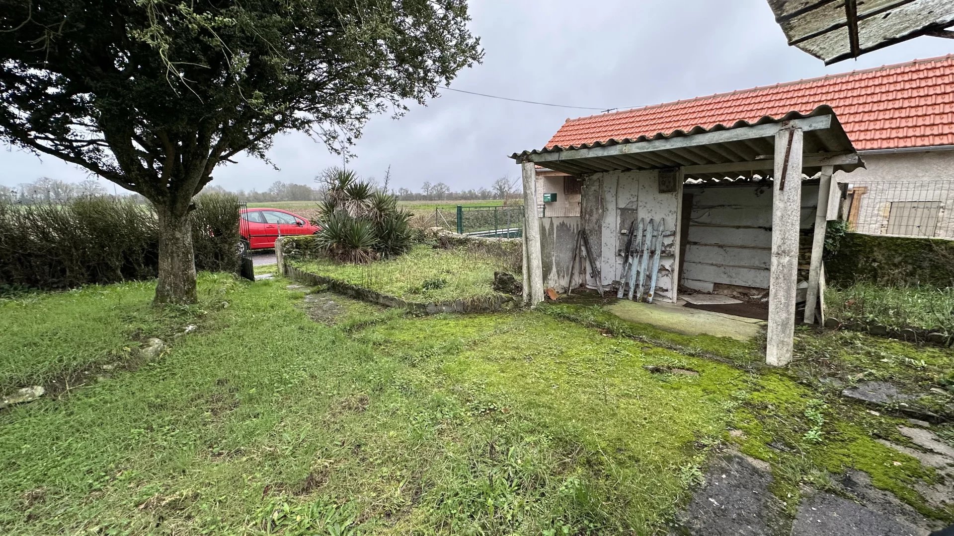 Renovation project in a quiet hamlet, Poitou-Charentes – France – BVI68293