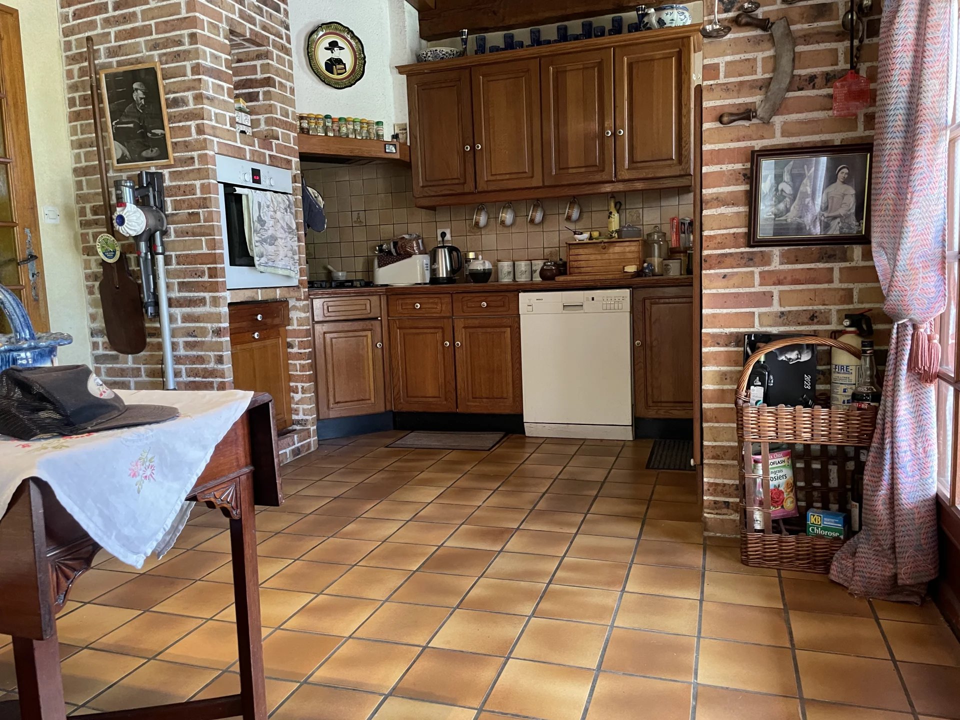 House close to a village with lovely views, Aquitaine – France – BVI72922