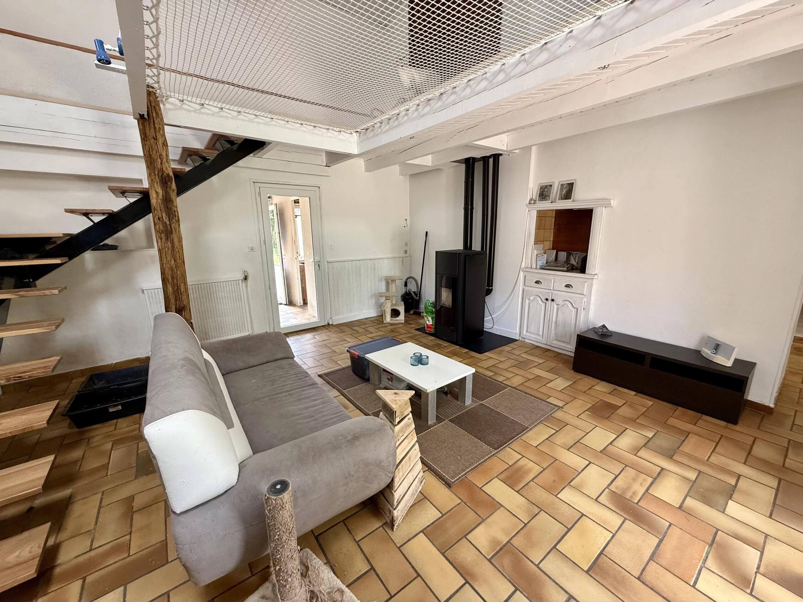 Countryside Farmhouse with Outbuildings and Over 1 Hectare of Land, Aquitaine – France – BVI78382