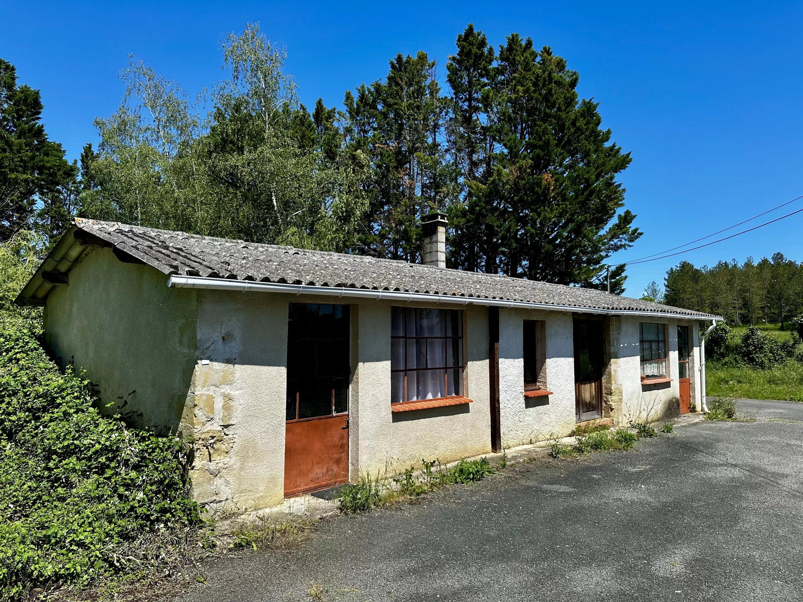 Countryside Farmhouse with Outbuildings and Over 1 Hectare of Land, Aquitaine – France – BVI78382
