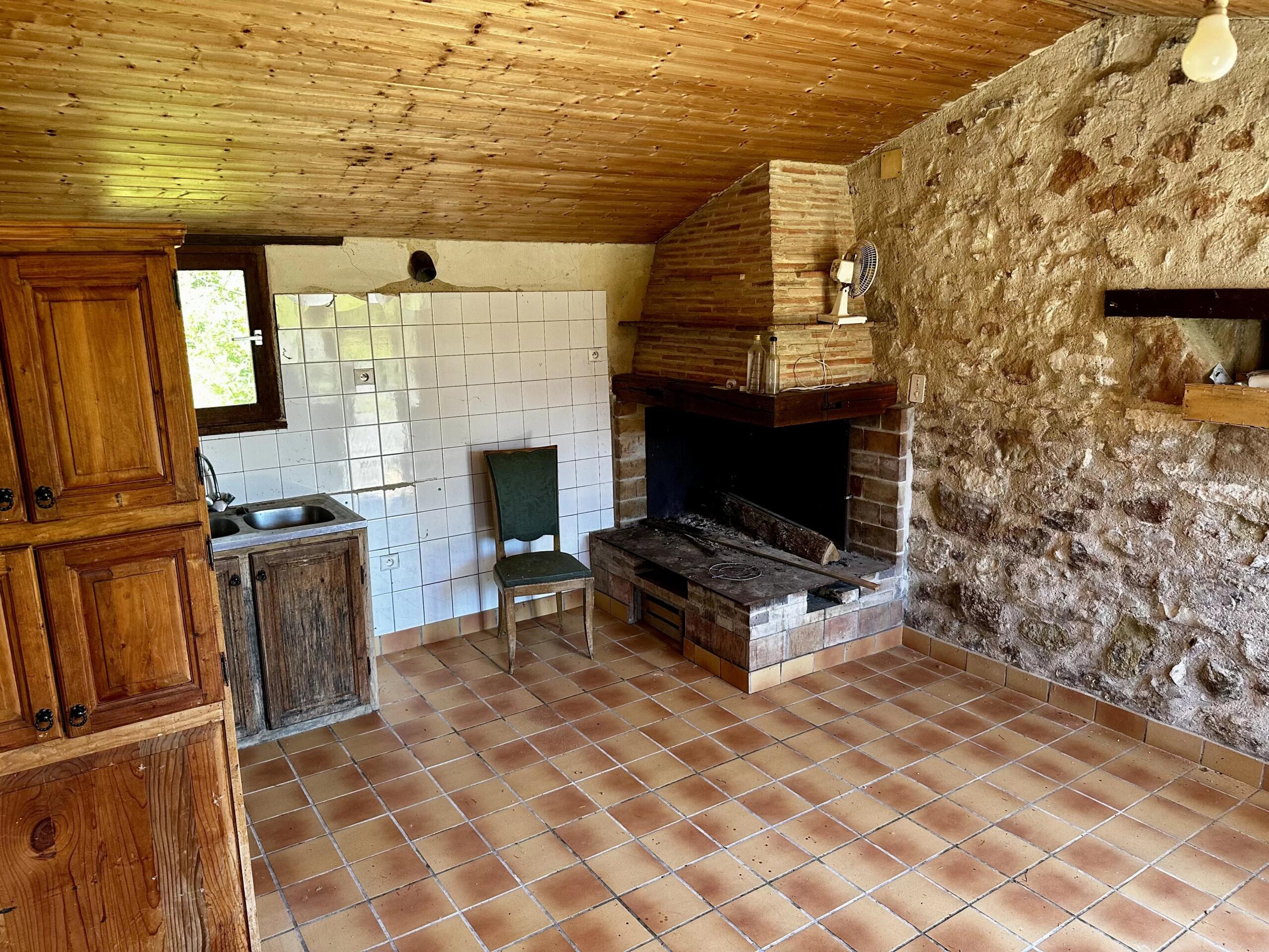 Countryside Farmhouse with Outbuildings and Over 1 Hectare of Land, Aquitaine – France – BVI78382