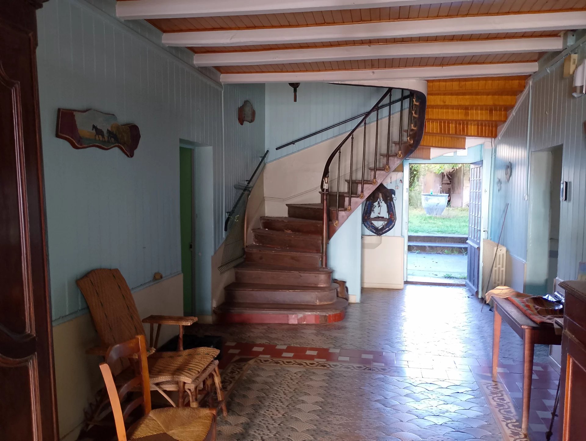 Between Bordeaux and Cognac-Angouleme, Poitou-Charentes – France – BVI82076