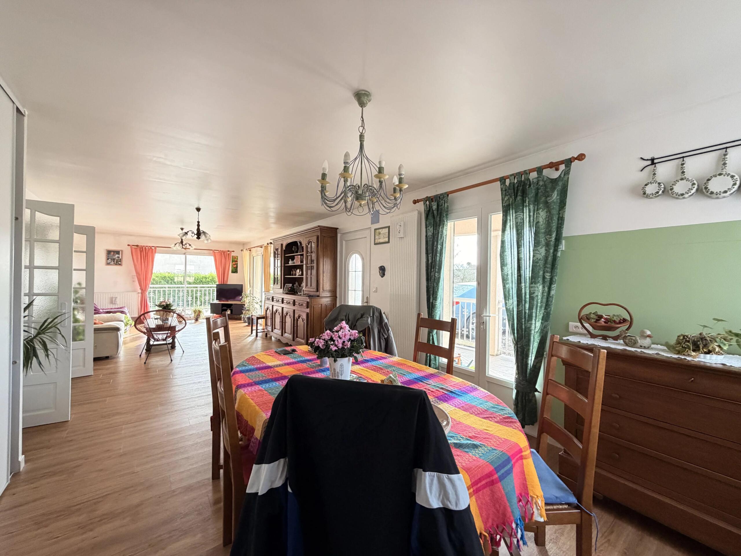 3-bedroom bungalow just steps from amenities, Poitou-Charentes – France – BVI84436