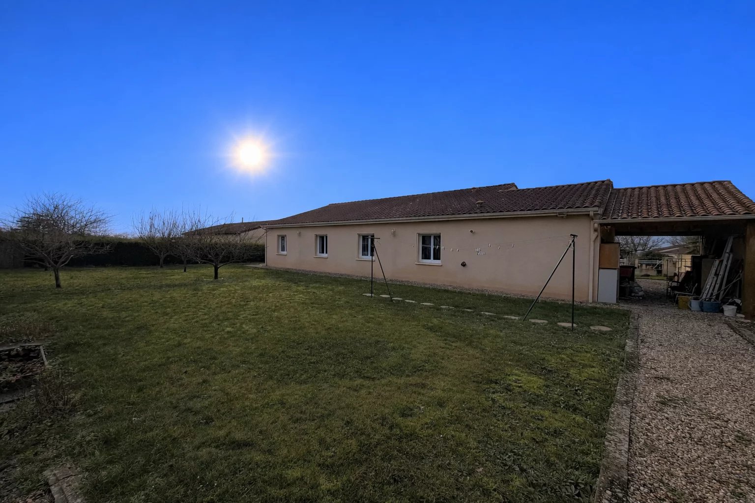 3-bedroom bungalow just steps from amenities, Poitou-Charentes – France – BVI84436
