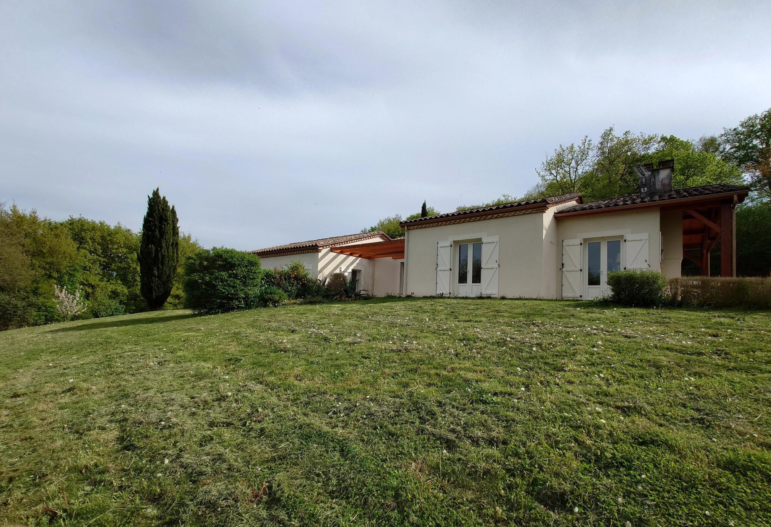 Spacious family home with gorgeous view, Aquitaine – France – BVI84307