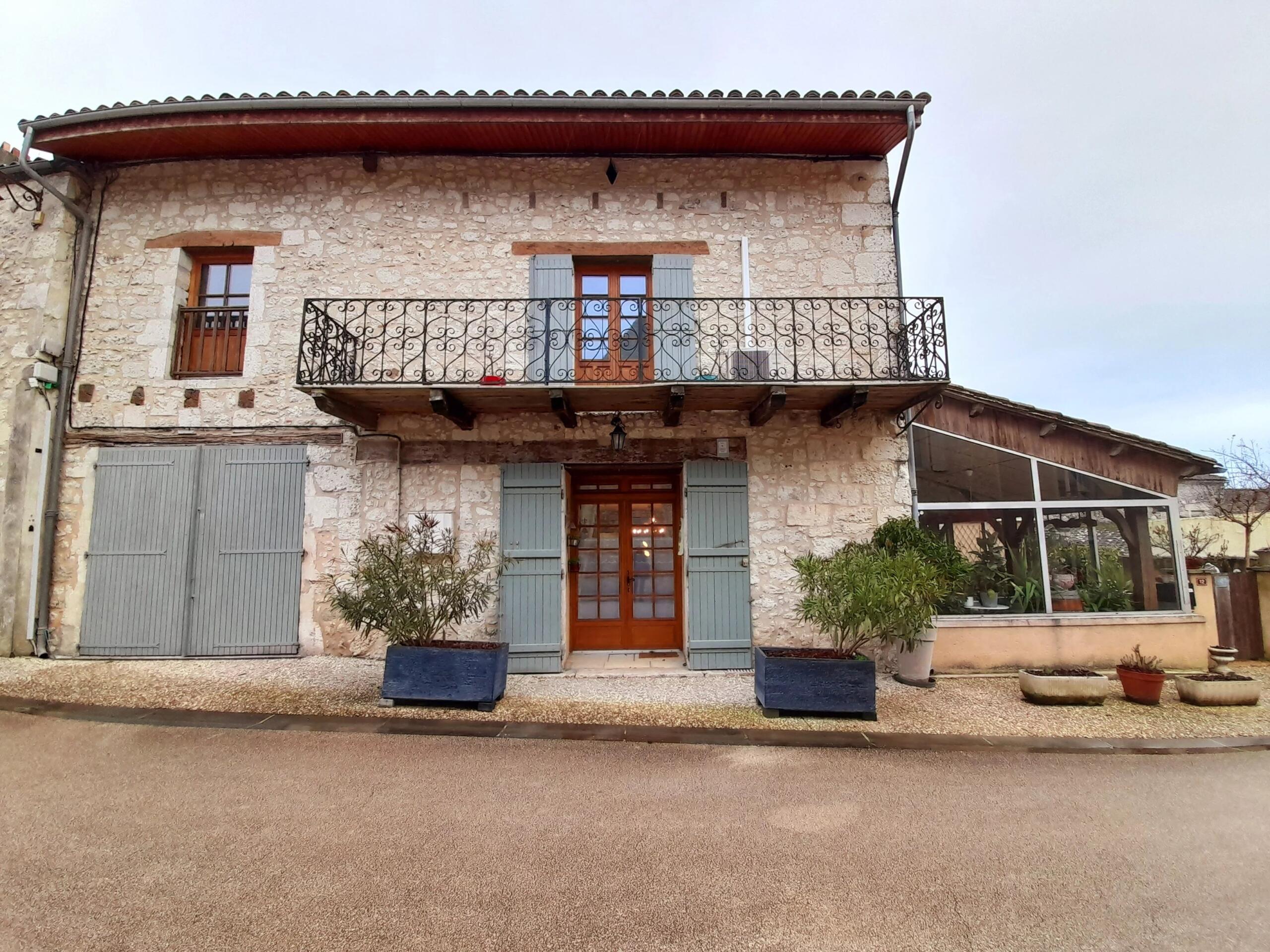 Spacious Stone  Authentic Home in lovely village, Aquitaine – France – BVI80565