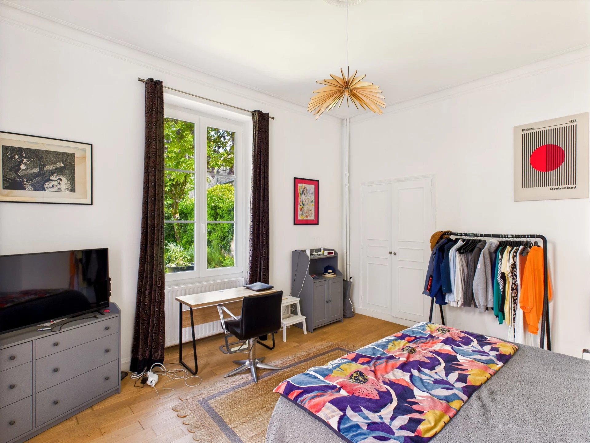 9 Bedroom detached townhouse with swimming pool, Poitou-Charentes – France – BVI80697