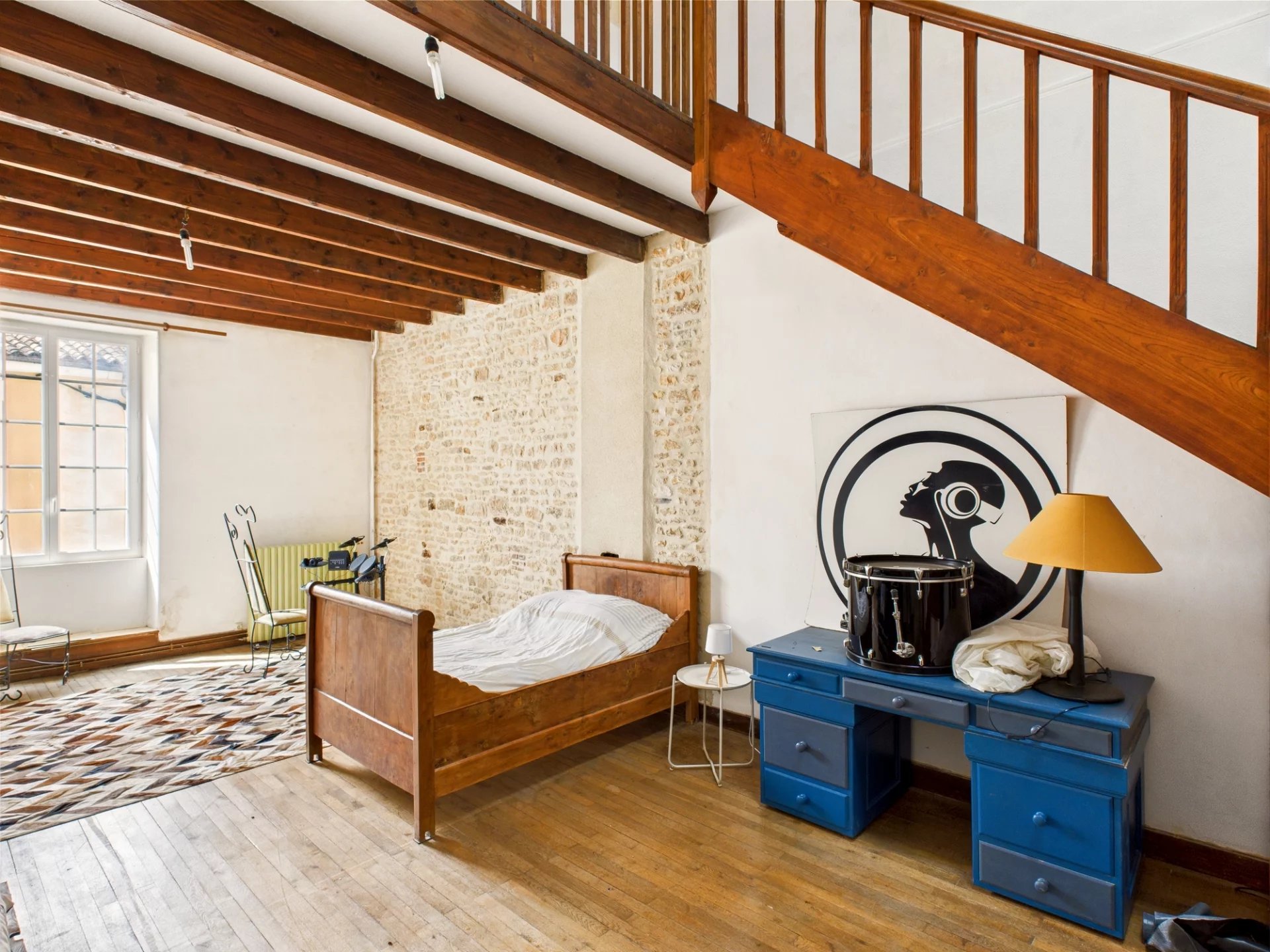 9 Bedroom detached townhouse with swimming pool, Poitou-Charentes – France – BVI80697