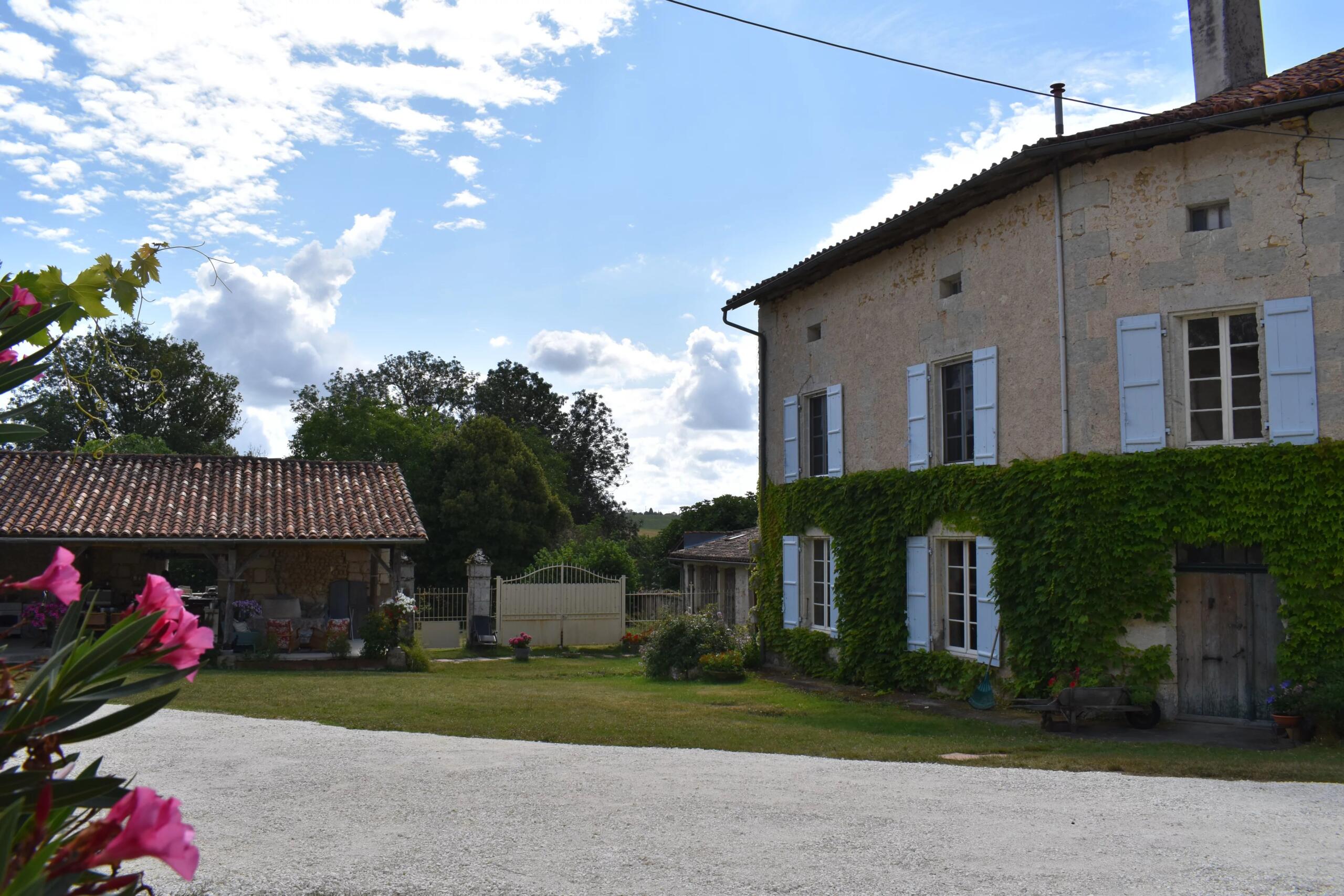 Beautiful 3 bedroom property with guest annex, Poitou-Charentes – France – BVI84421