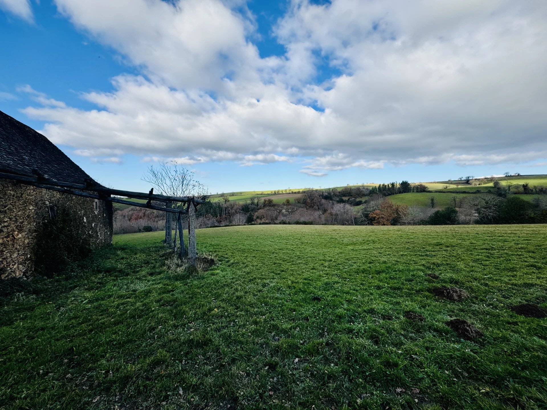 Rieupeyroux – Stone Barn for Renovation with Land in a Peaceful Hamlet, Midi-Pyrénées – France – BVI78704