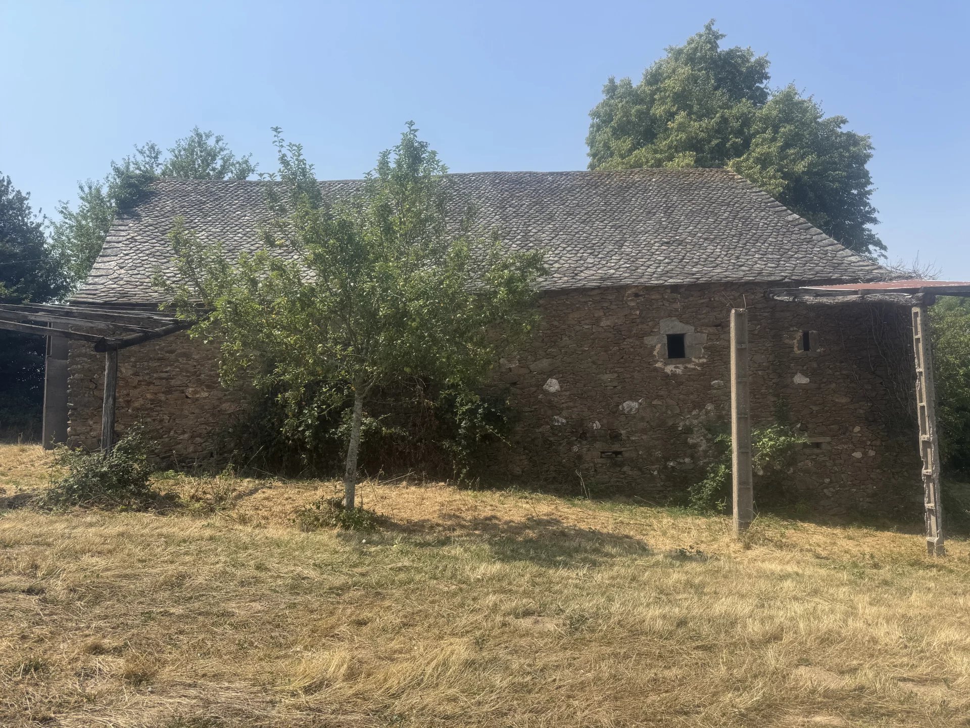 Rieupeyroux – Stone Barn for Renovation with Land in a Peaceful Hamlet, Midi-Pyrénées – France – BVI78704