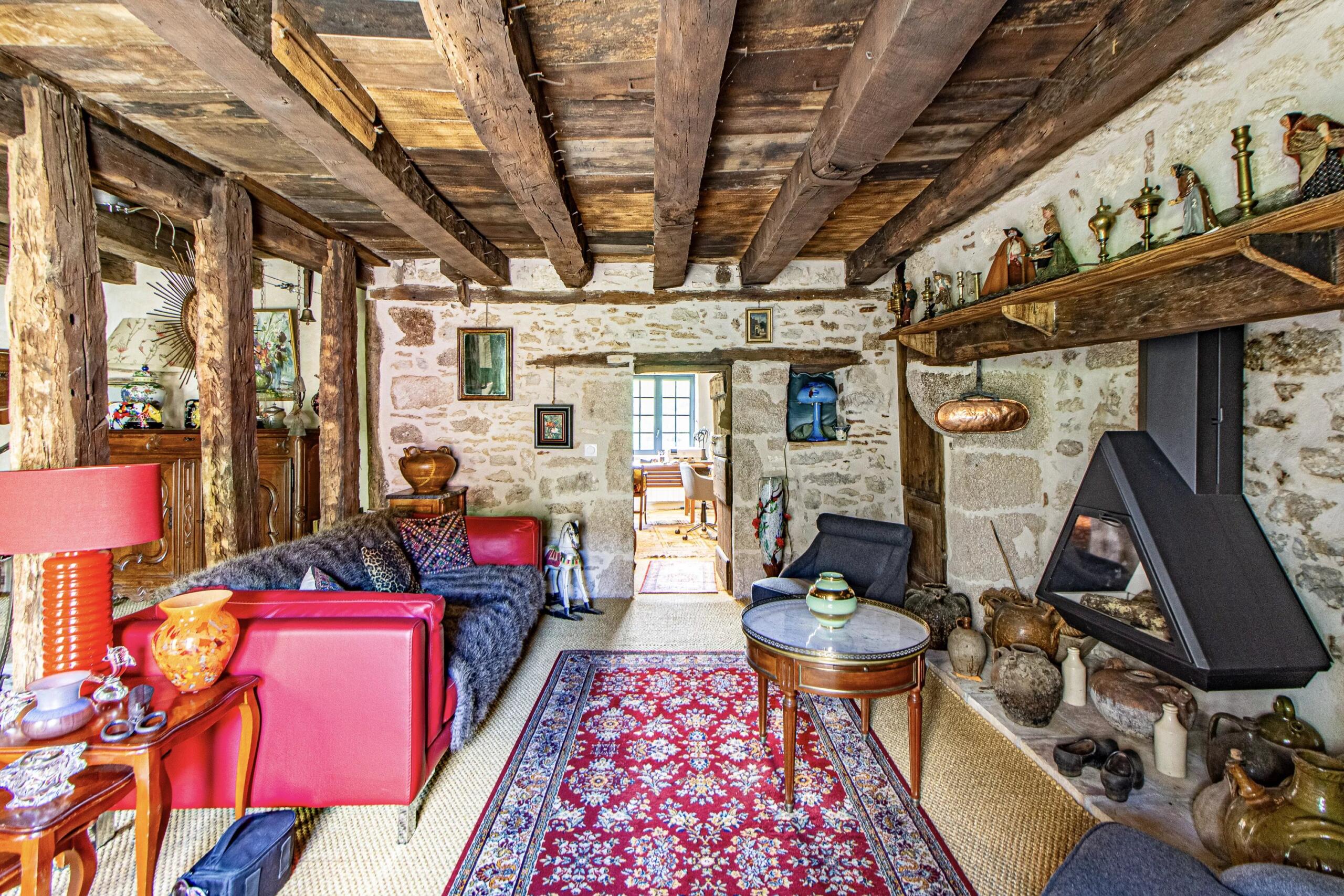 Unique and splendid 5 bedroomed château with pool and uninterrupted views over the river Lot, Midi-Pyrénées – France – BVI80920