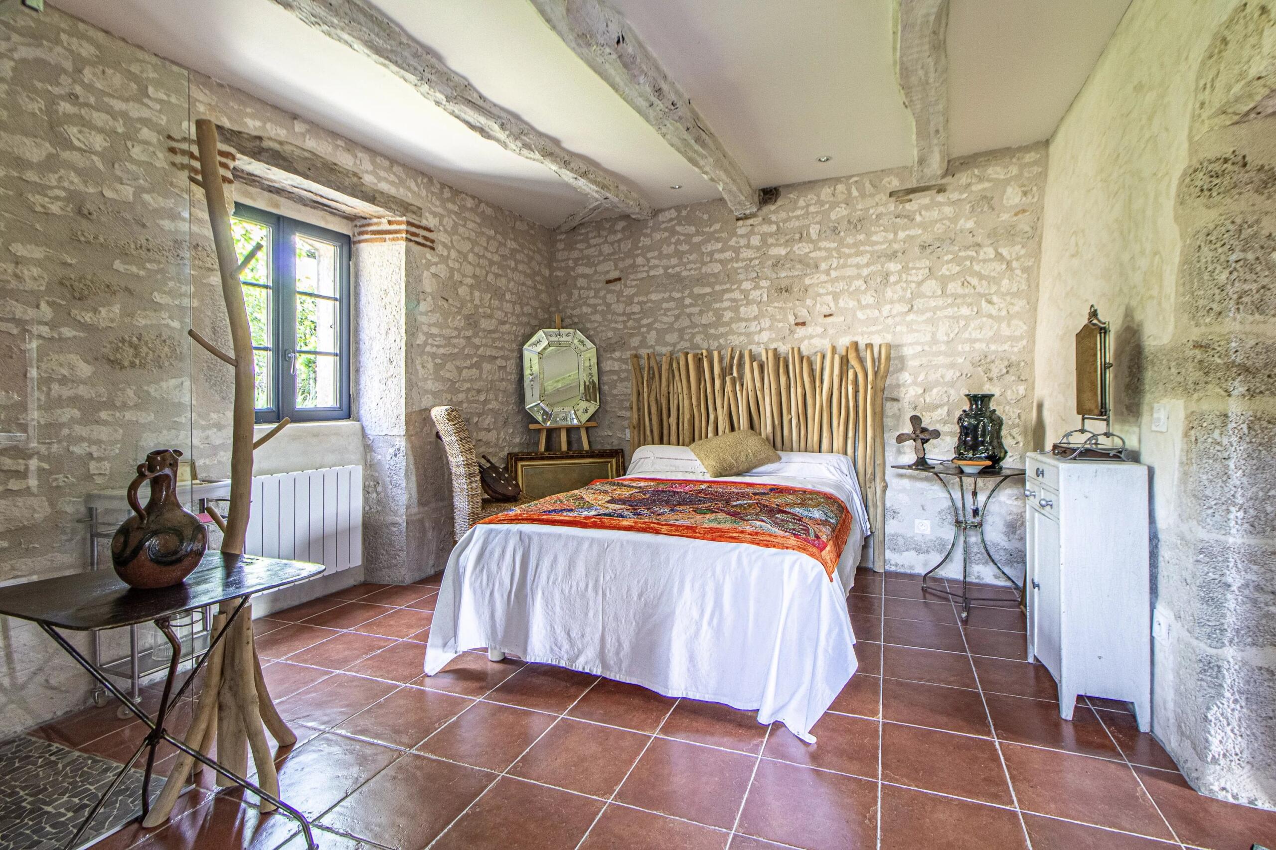 Unique and splendid 5 bedroomed château with pool and uninterrupted views over the river Lot, Midi-Pyrénées – France – BVI80920