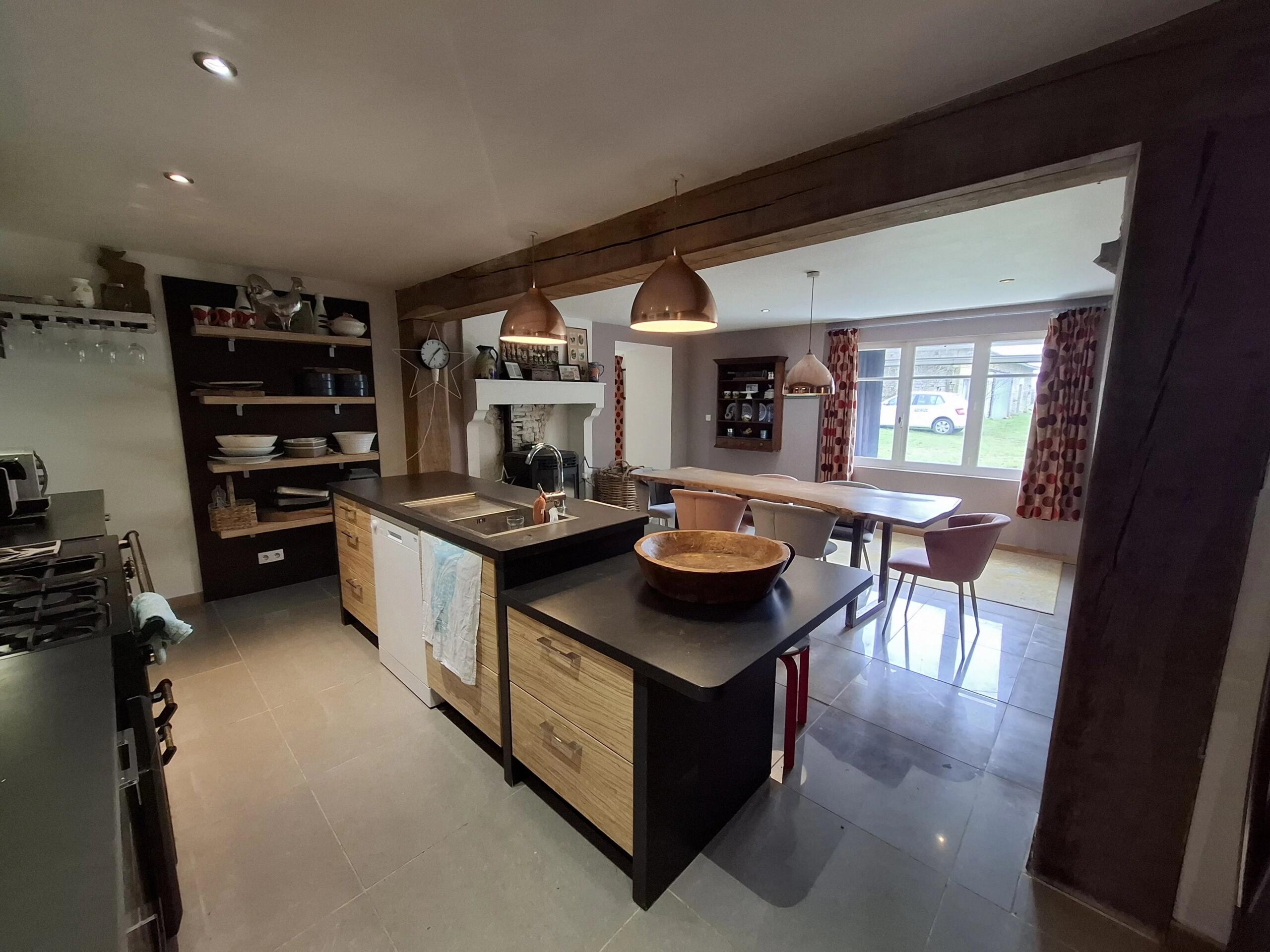 Well-presented stone farmhouse with separate guest cottage, Poitou-Charentes – France – BVI84329