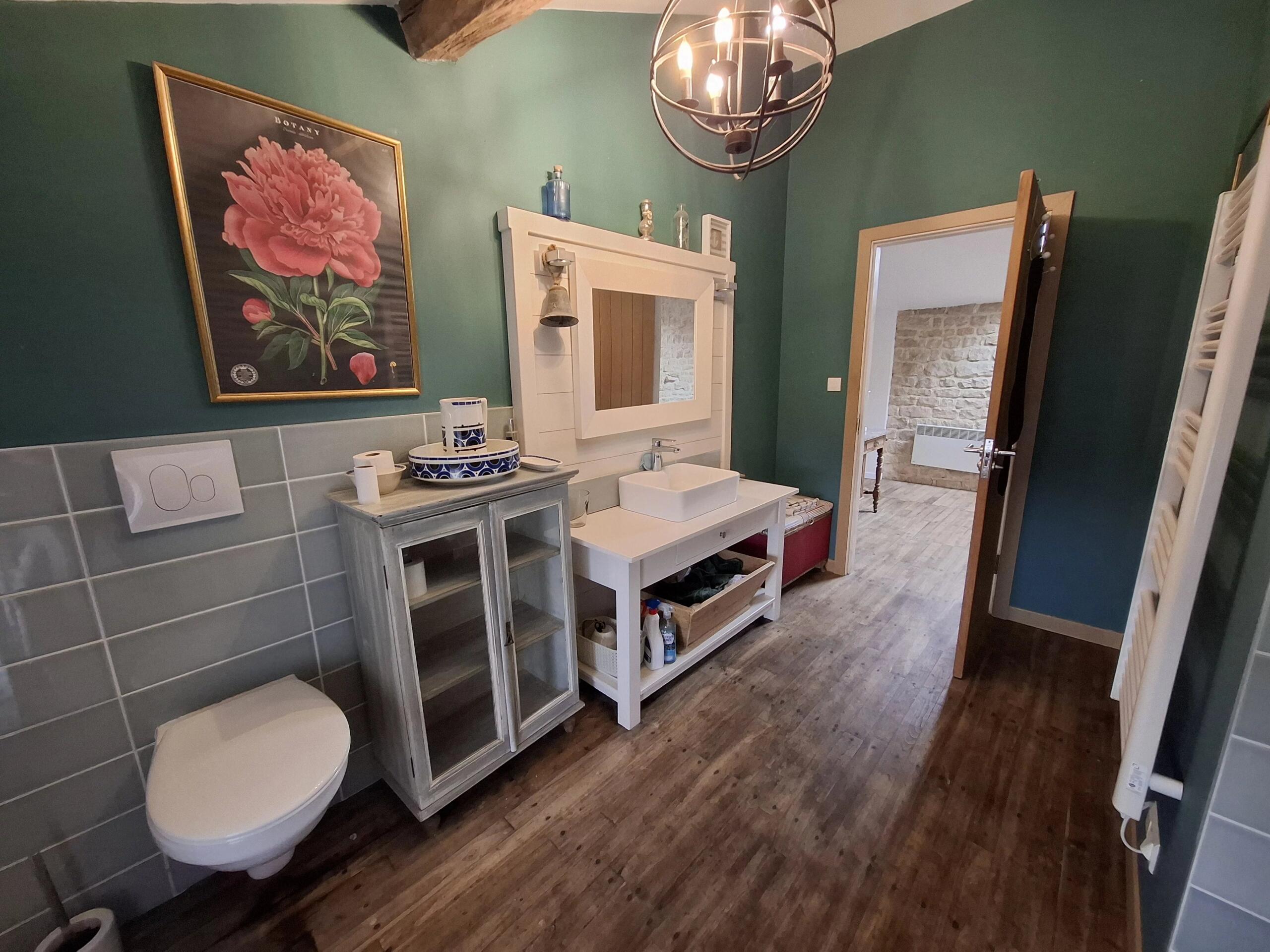 Well-presented stone farmhouse with separate guest cottage, Poitou-Charentes – France – BVI84329