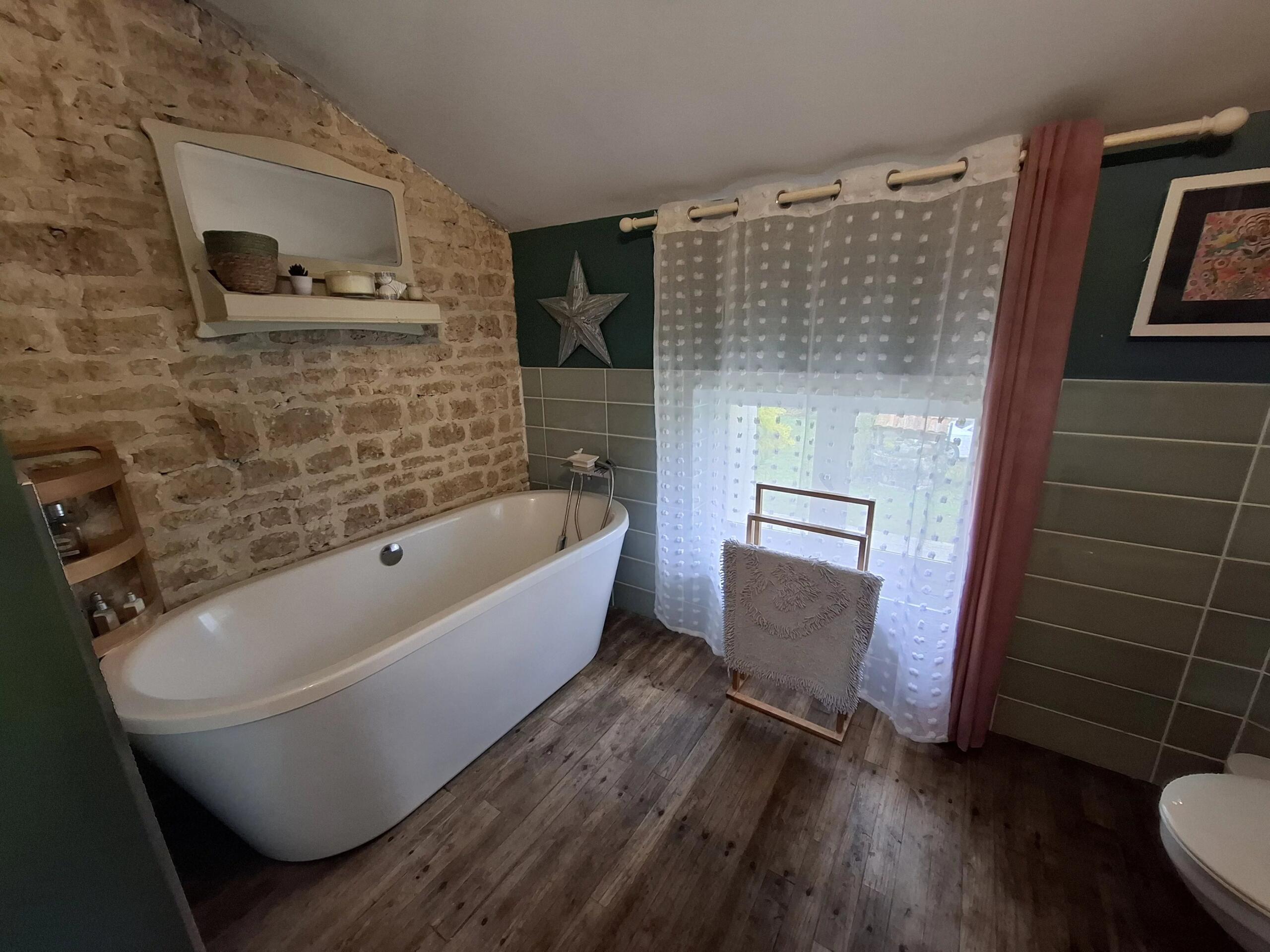 Well-presented stone farmhouse with separate guest cottage, Poitou-Charentes – France – BVI84329