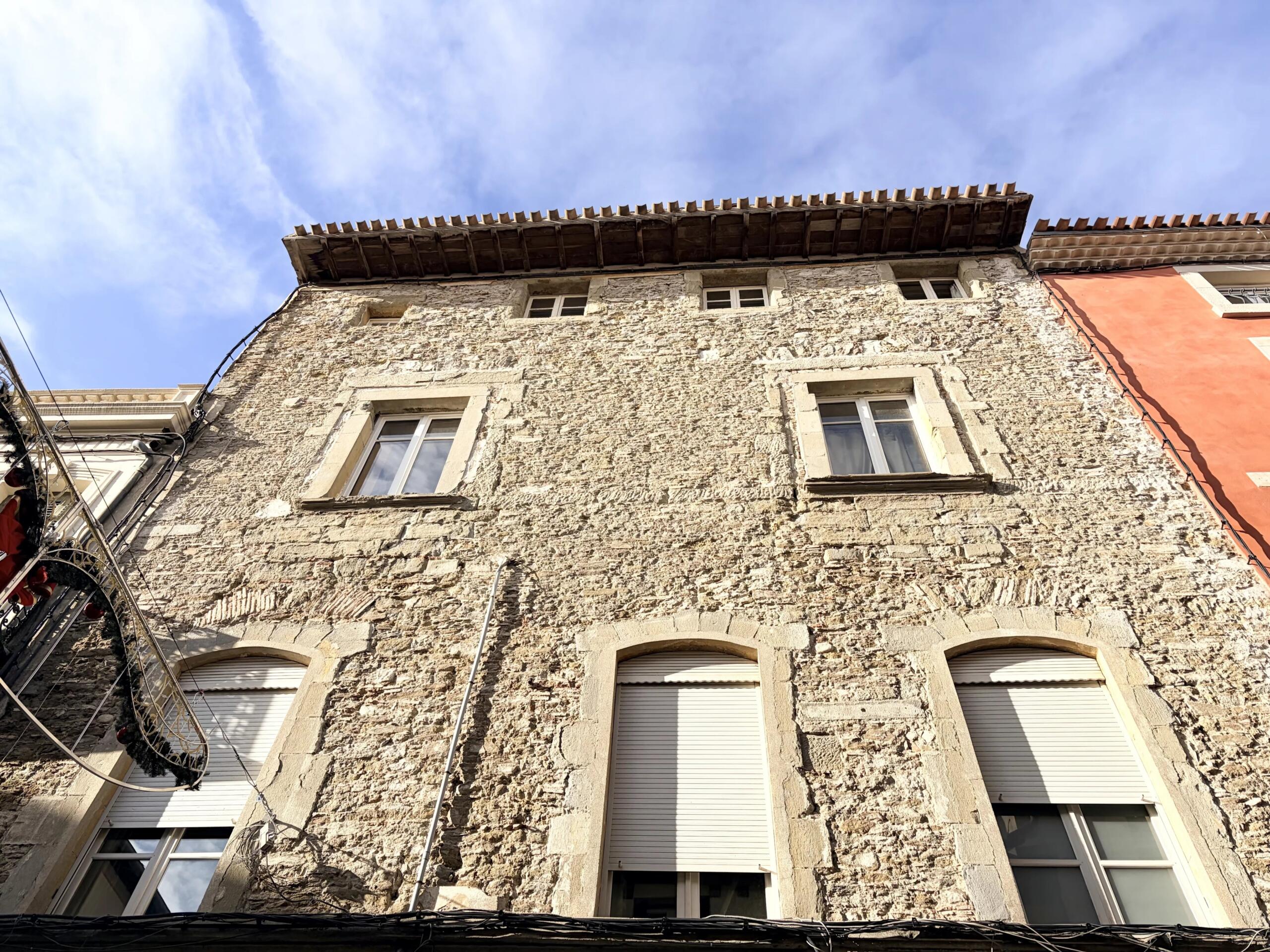 Prime Location – Quiet Top-Floor Apartment in the Historic Centre, Languedoc-Roussillon – France – BVI83918