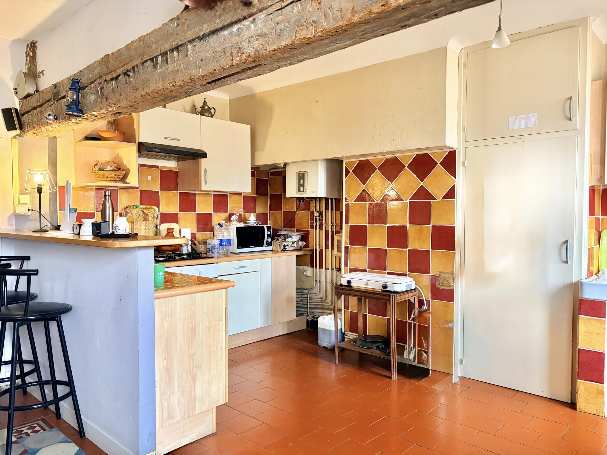 Prime Location – Quiet Top-Floor Apartment in the Historic Centre, Languedoc-Roussillon – France – BVI83918