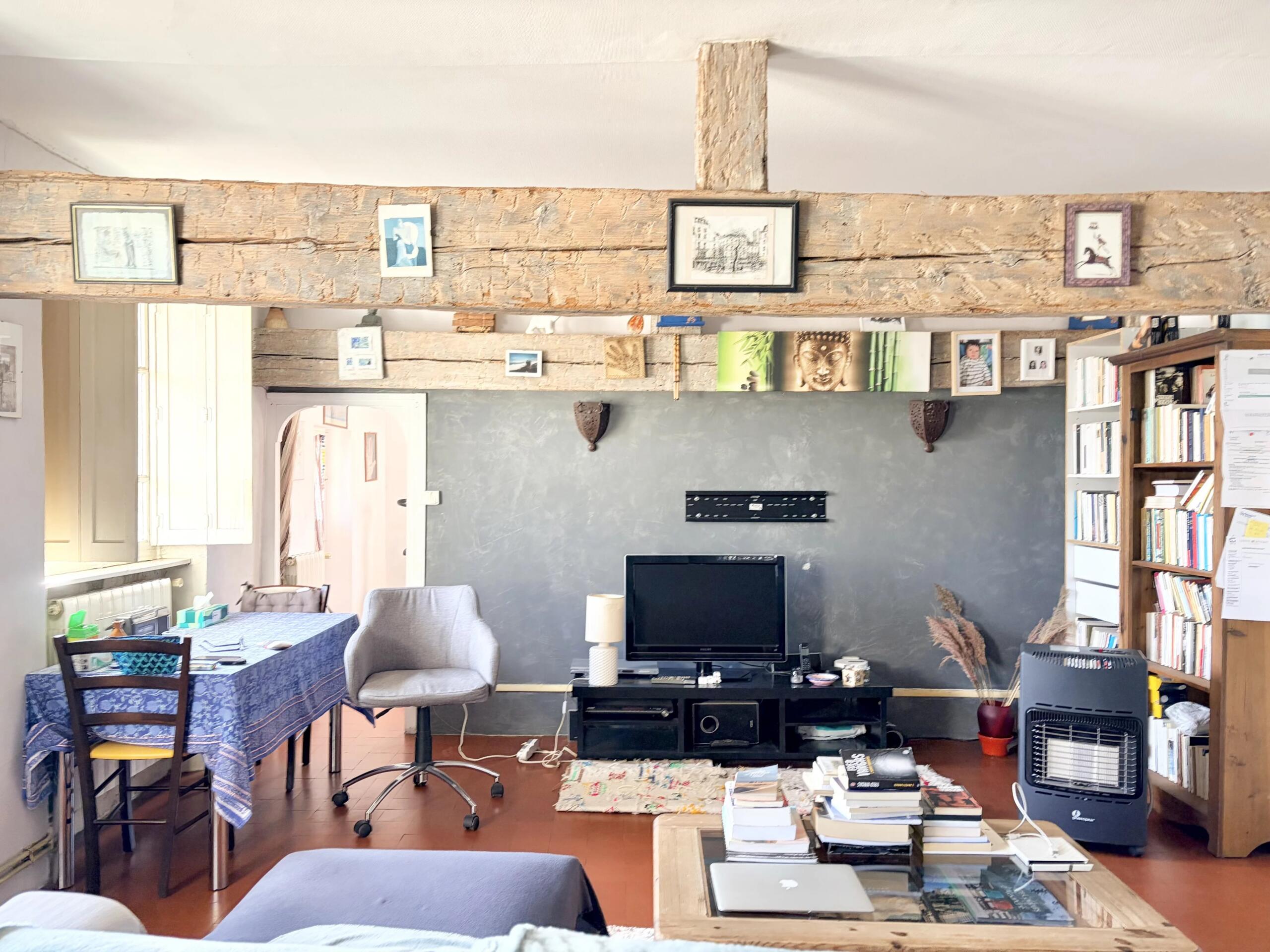 Prime Location – Quiet Top-Floor Apartment in the Historic Centre, Languedoc-Roussillon – France – BVI83918