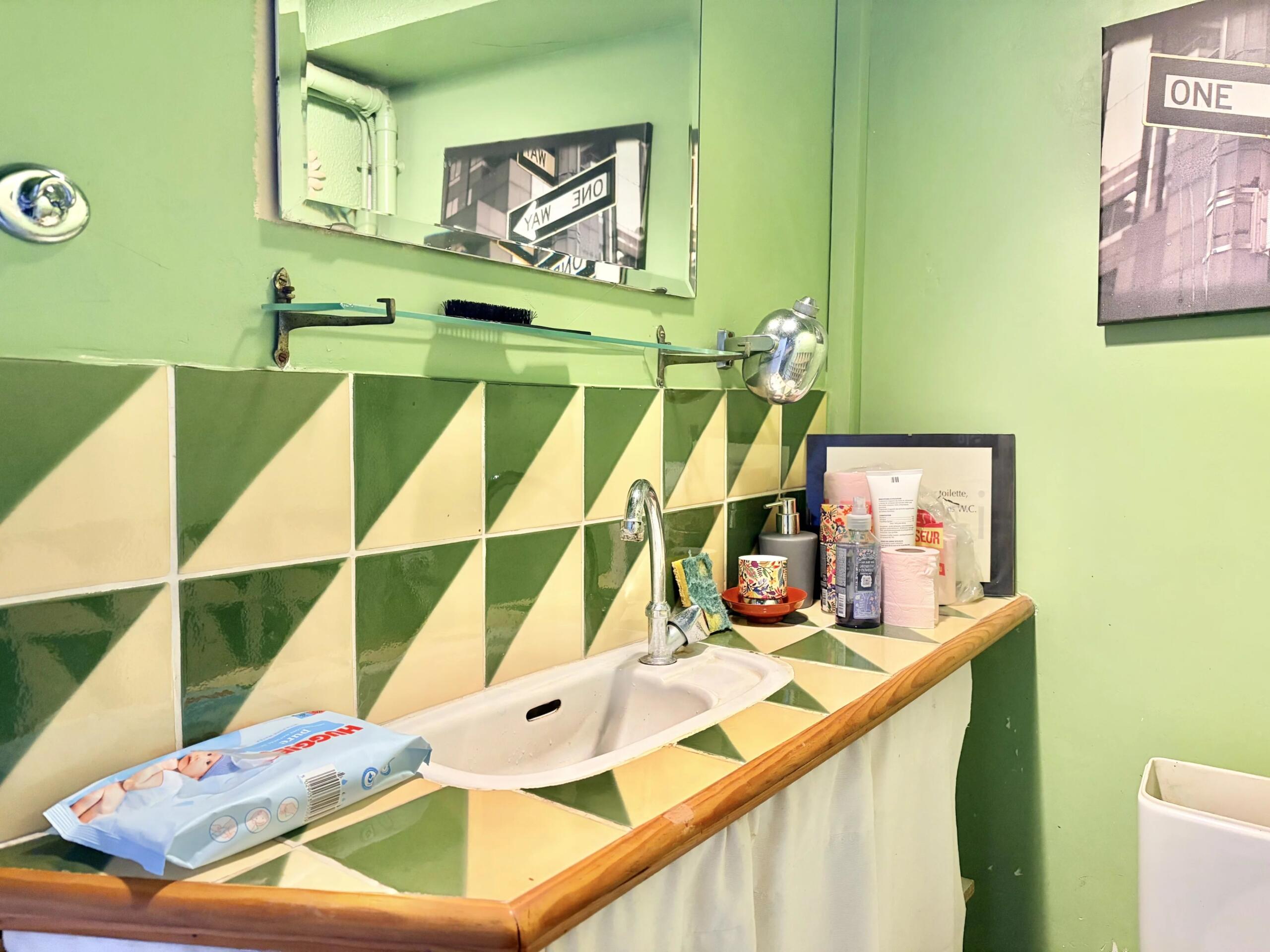 Prime Location – Quiet Top-Floor Apartment in the Historic Centre, Languedoc-Roussillon – France – BVI83918