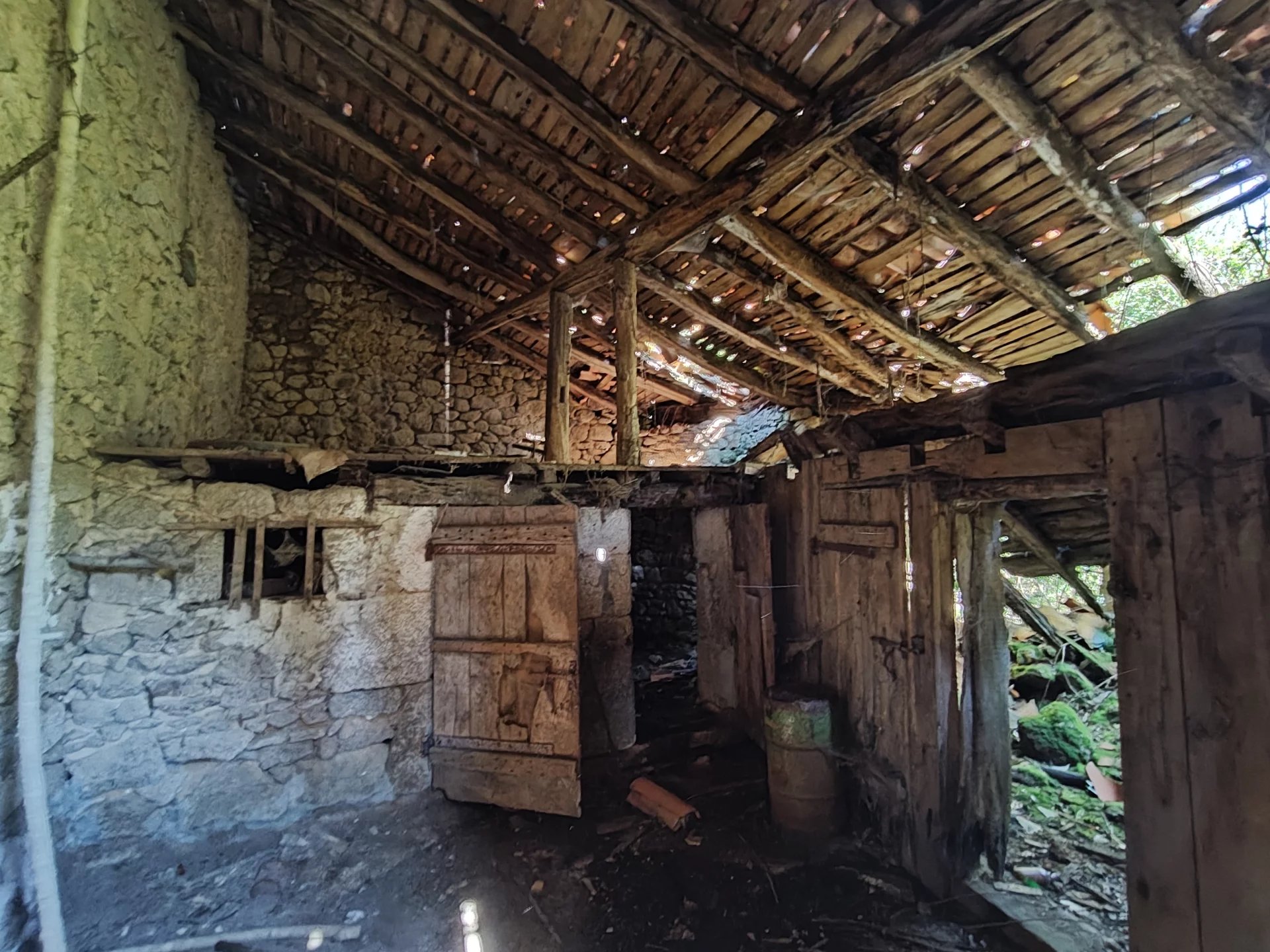 Stone house and lake to renovate, Aquitaine – France – BVI80348