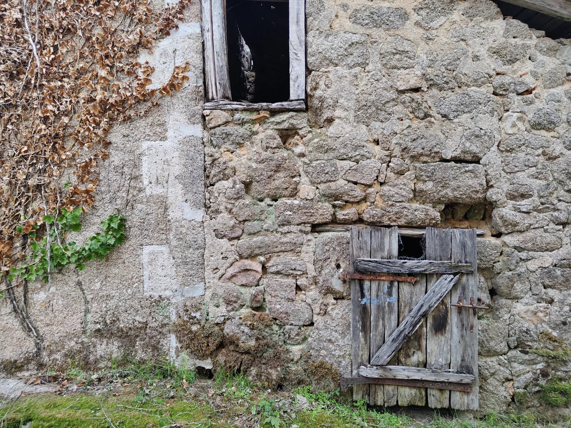 Stone house and lake to renovate, Aquitaine – France – BVI80348