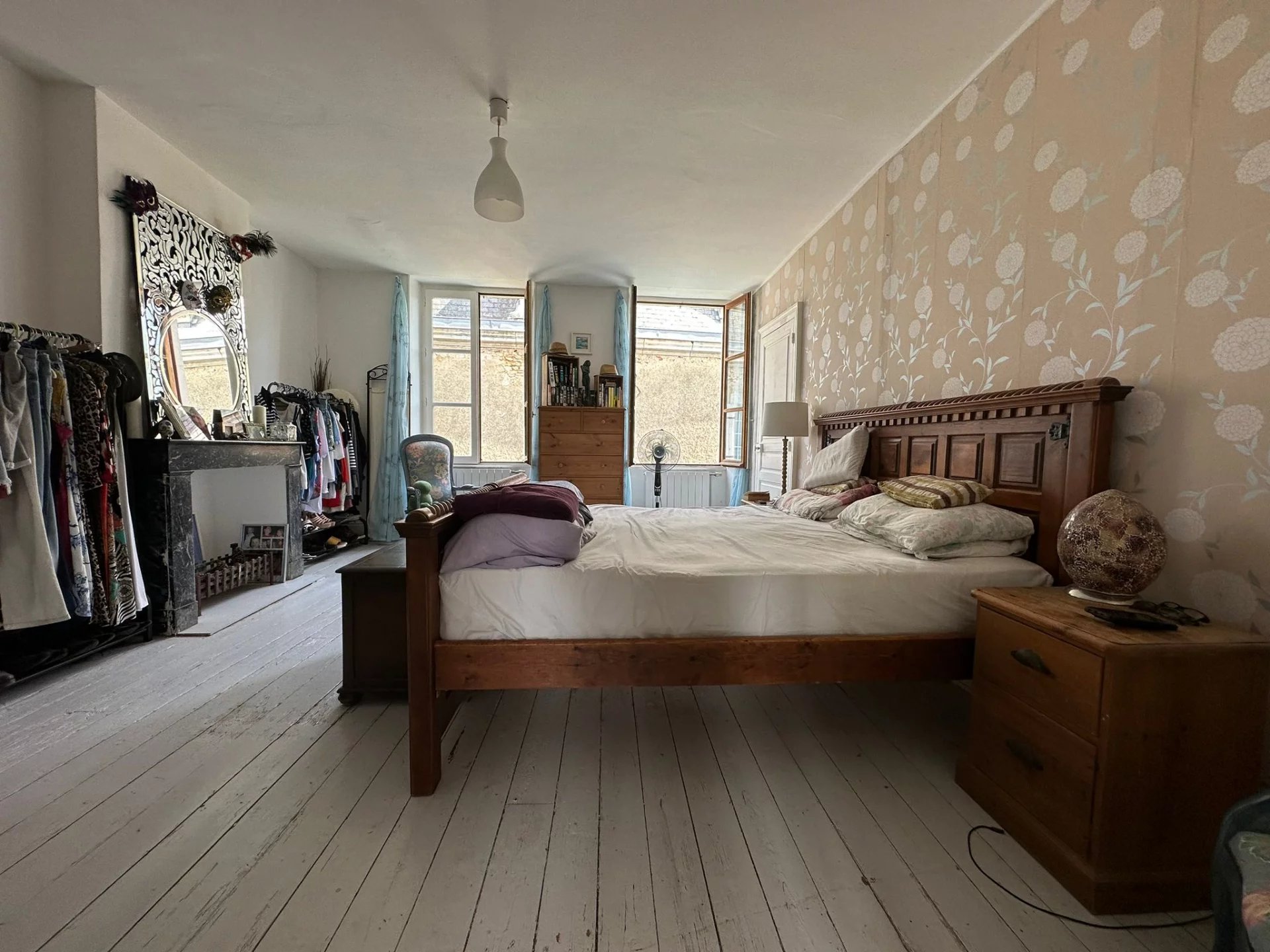 Charming 5-Bedroom Townhouse with Private Garden, just Minutes from the Town Centre, Poitou-Charentes – France – BVI72250