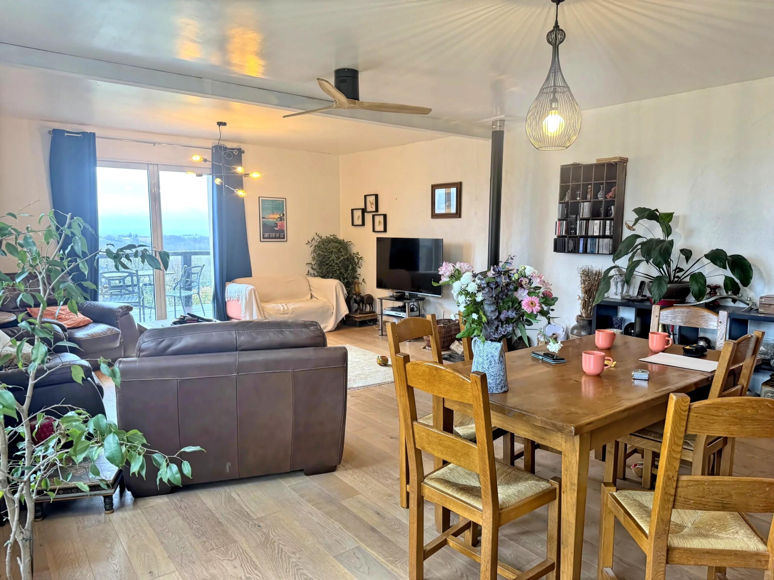 La Salvetat-Peyralès – Stone House with Barns on 6.16 ha, Midi-Pyrénées – France – BVI84056