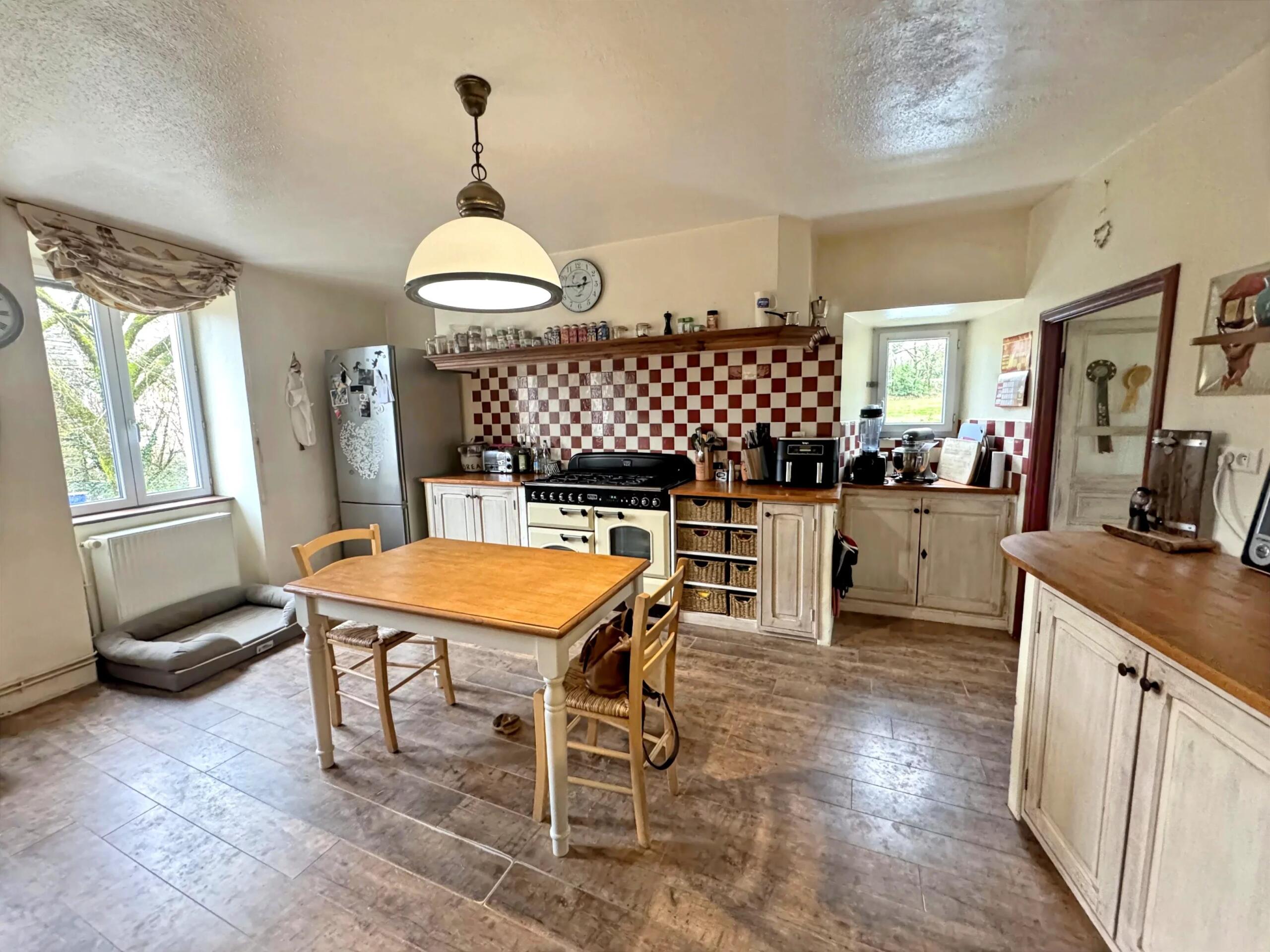 La Salvetat-Peyralès – Stone House with Barns on 6.16 ha, Midi-Pyrénées – France – BVI84056