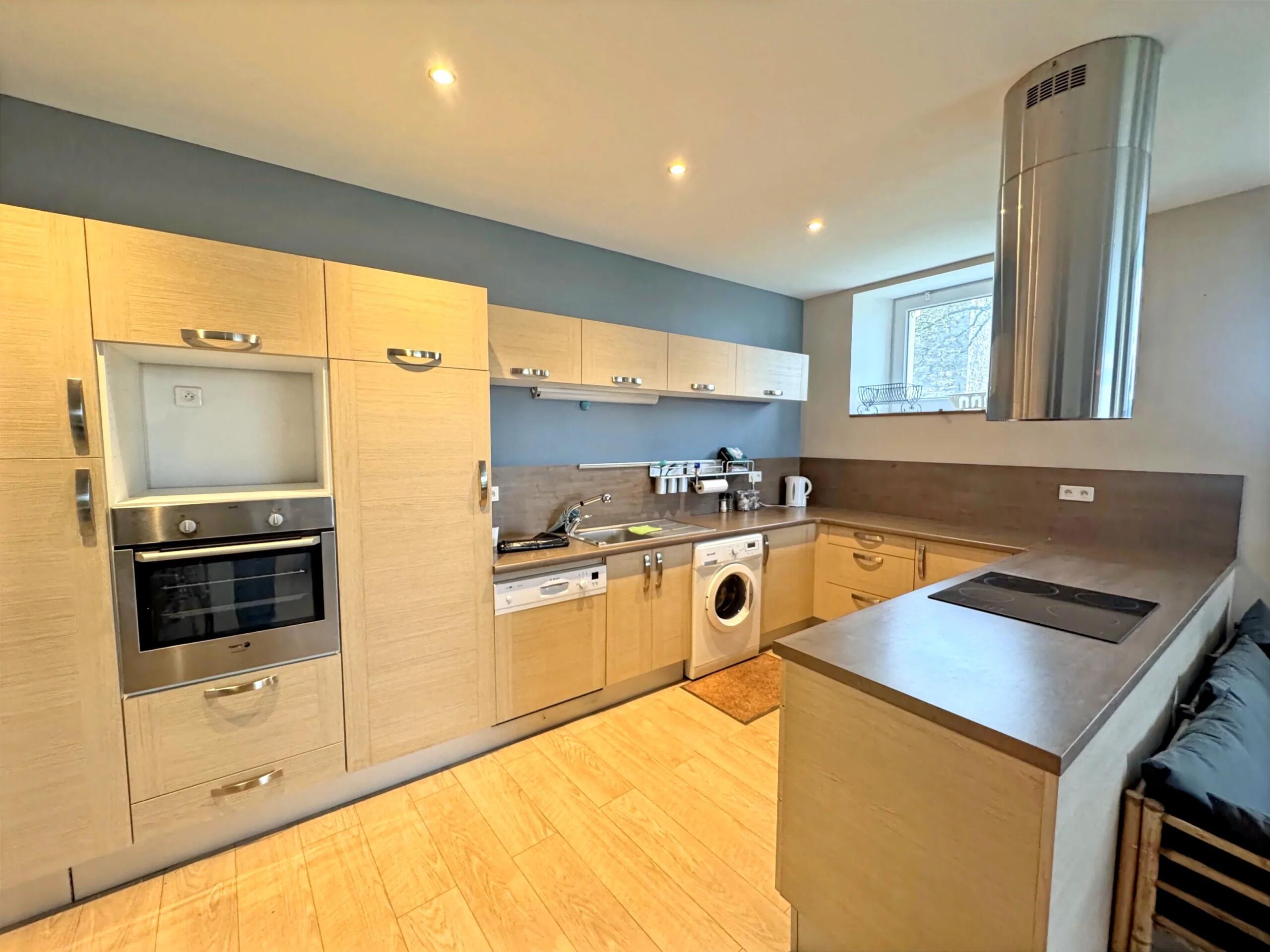 La Salvetat-Peyralès – Stone House with Barns on 6.16 ha, Midi-Pyrénées – France – BVI84056