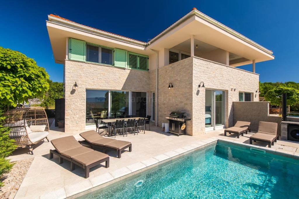 4 bedroom villa in Malinska-Dubašnica, Croatia – 103600