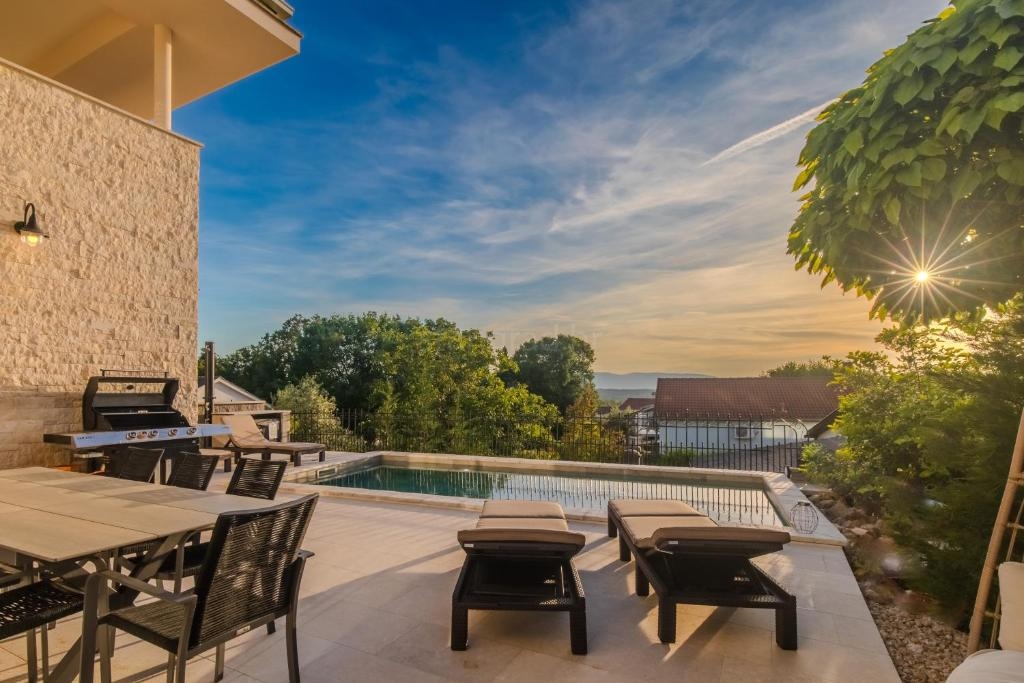 4 bedroom villa in Malinska-Dubašnica, Croatia – 103600