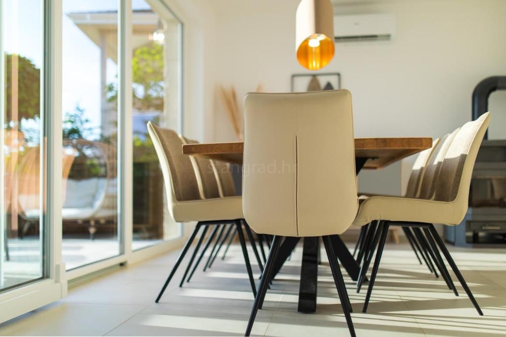 4 bedroom villa in Malinska-Dubašnica, Croatia – 103600