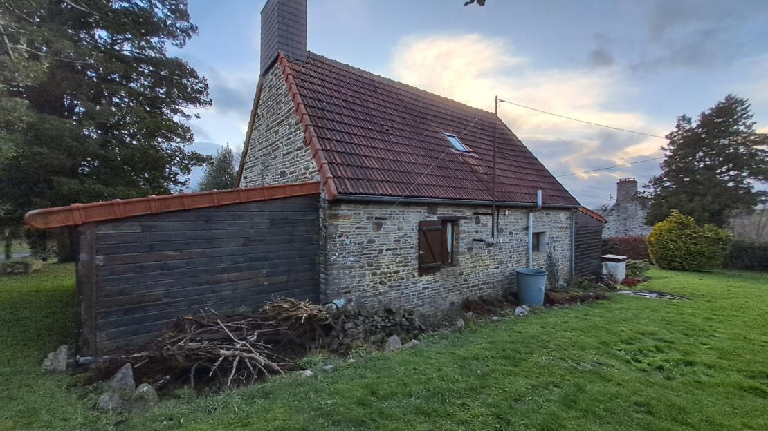 A simply divine rural cottage with south facing lawns and terrace for entertaining.