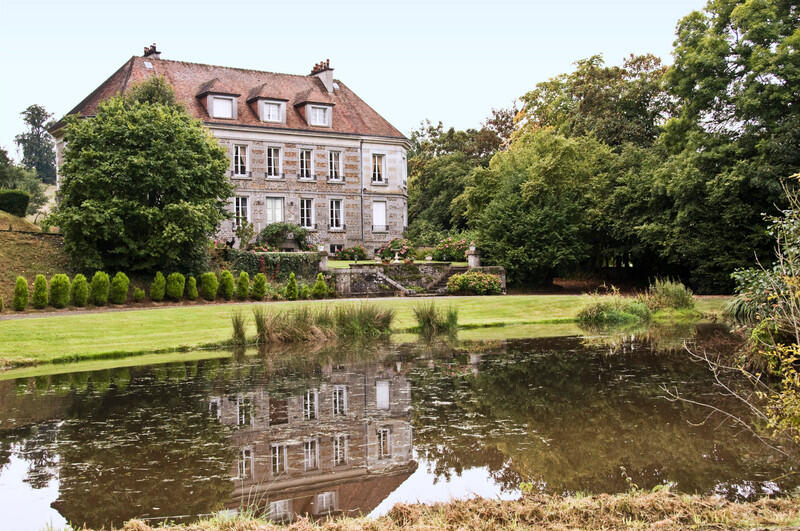 This distinguished 19th-century château, presently operated as a family residence, offers exceptional scope for developing a prestigious events venue (weddings, receptions, corporate seminars) alongside refined hospitality or tourism activities