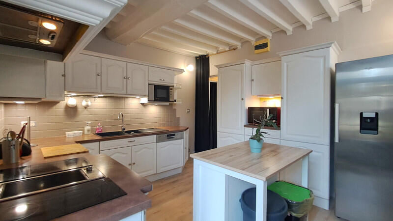 A characterful 19th-century property, both elegant and welcoming, perfect for a fulfilling family life, shared moments, and equestrian projects.