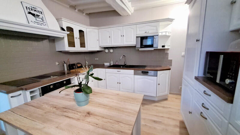 A characterful 19th-century property, both elegant and welcoming, perfect for a fulfilling family life, shared moments, and equestrian projects.