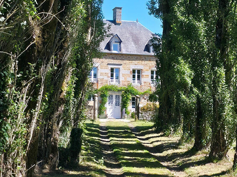 An exceptional gentleman’s residence, nestled in the heart of Swiss Normandy.