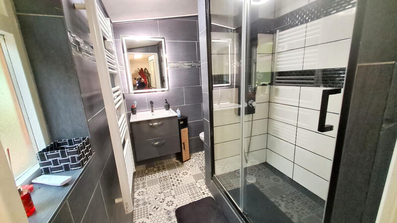 A privileged lifestyle in the heart of rural Normandy and a genuine entrepreneurial opportunity. Located in Souleuvre-en-Bocage