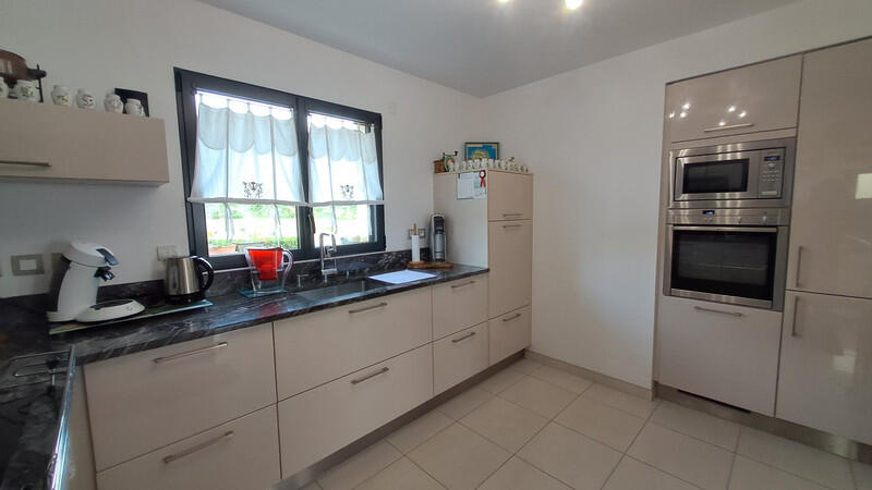 An exceptional property boasting remarkable energy performance (AA), offering spectacular views and located just 45 km from the beaches of Granville