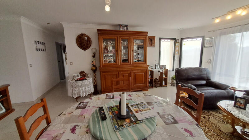 An exceptional property boasting remarkable energy performance (AA), offering spectacular views and located just 45 km from the beaches of Granville