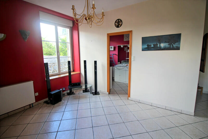 Ideal for investors ! Investment opportunity allowing the creation of three rental properties in a dynamic and rapidly developing city