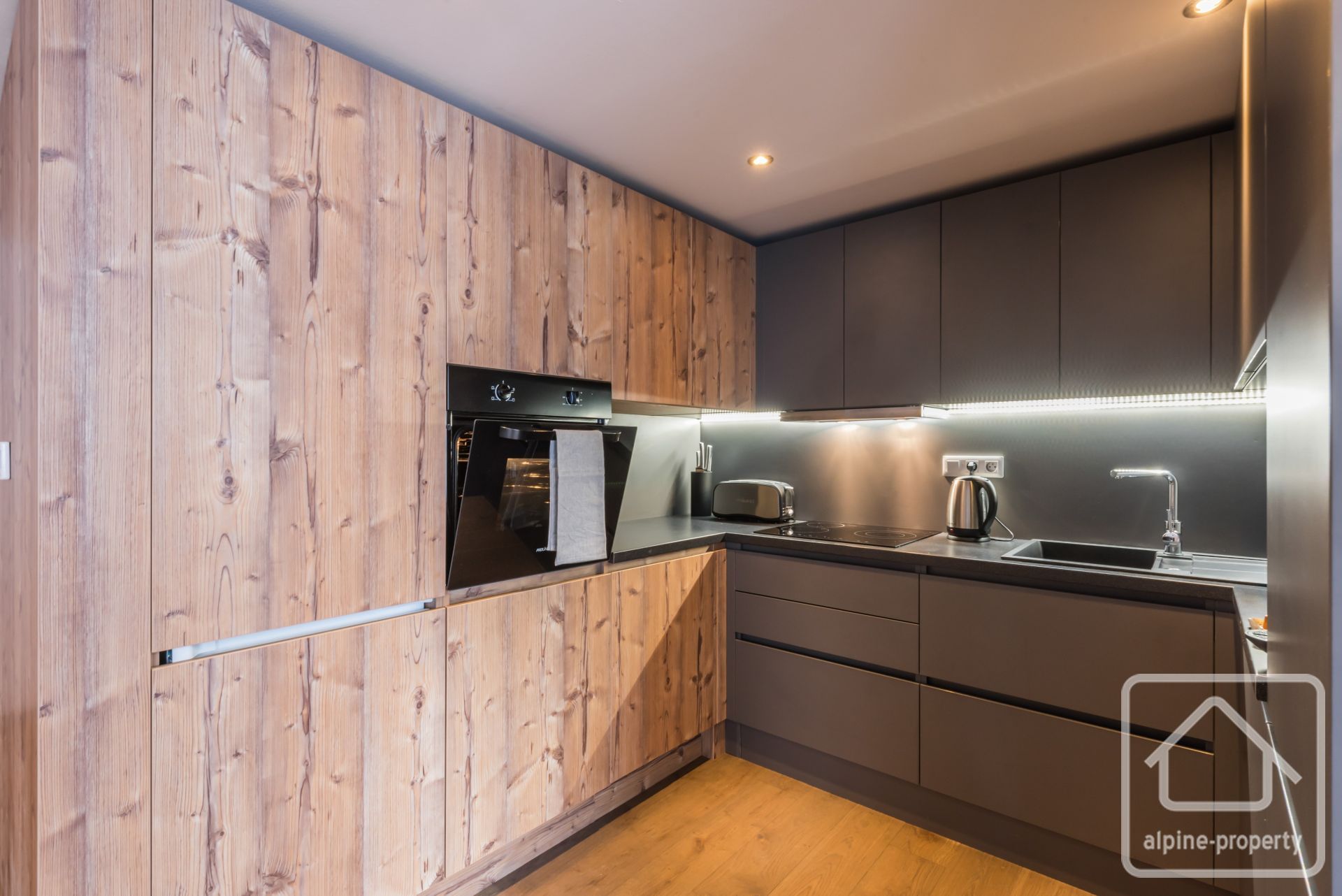 3 Bedroom Apartment With Terrace – APPTLERIDGEA2